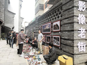 新闻今早报|昆明老街周末跳蚤市场开街啦!